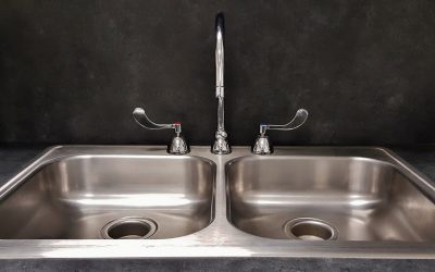 Éliminer les taches d’eau dure sur l’évier et la robinetterie