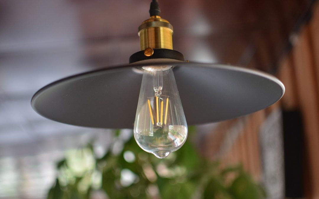 Comment installer une lampe suspendue à fil fixe ?