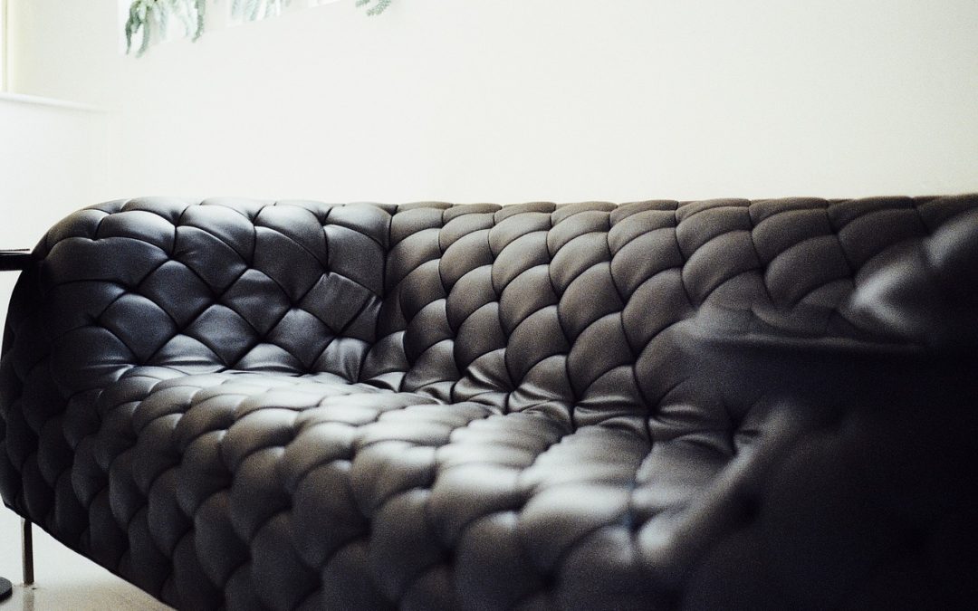 Comment nettoyer un canapé en cuir et bien l’entretenir ?
