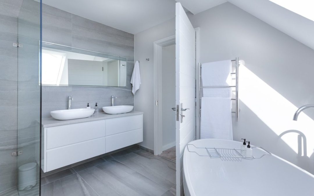 Les astuces pour bien meubler une petite salle de bains
