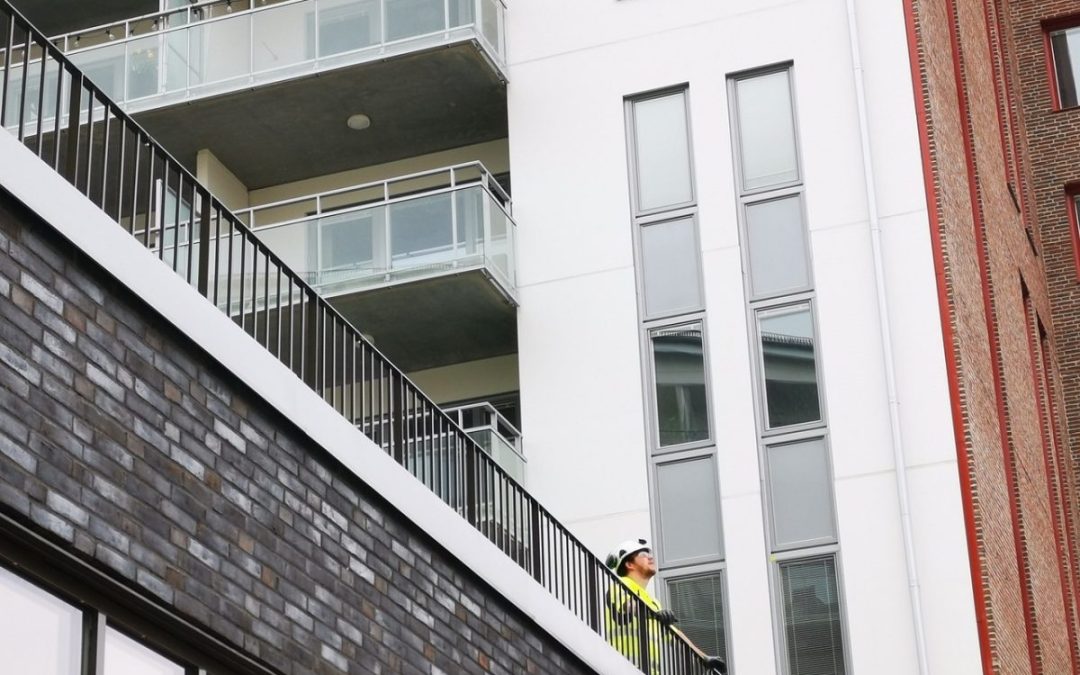 Opter pour un garde-corps vitré pour votre habitation