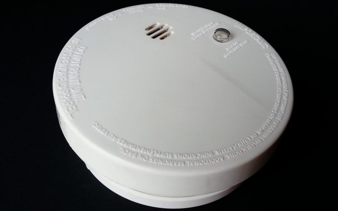 Combien de détecteurs de fumée devrait-il y avoir dans une maison?