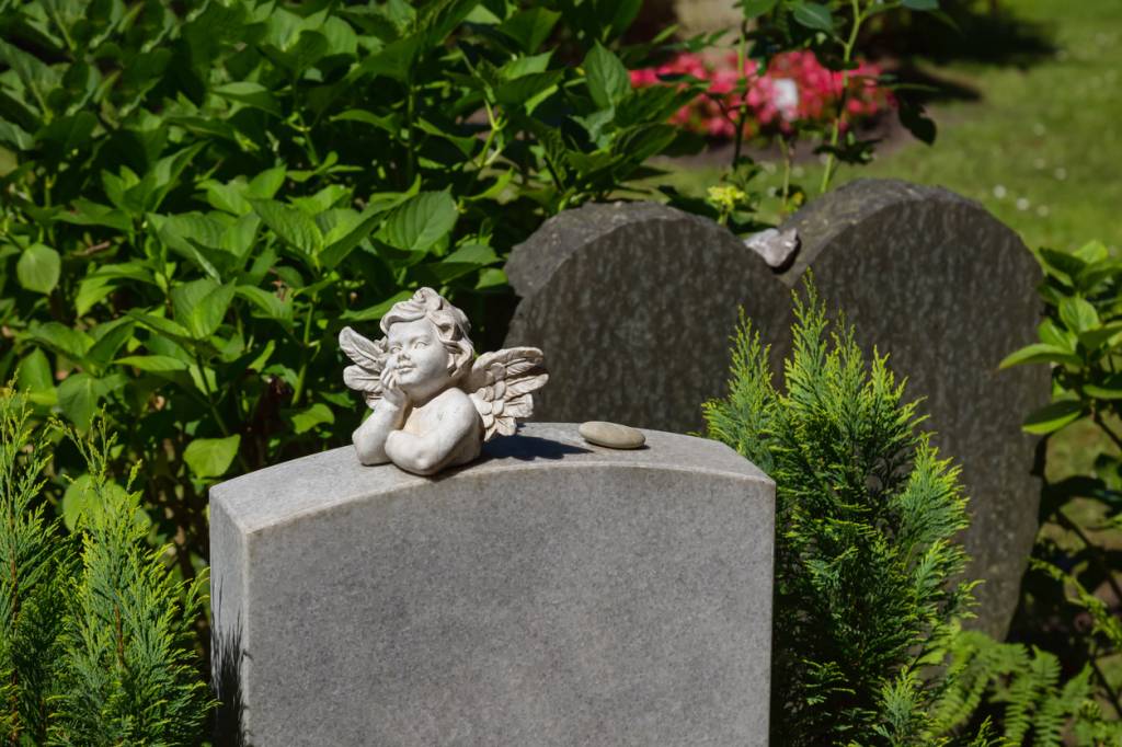 monument funéraire en marbre