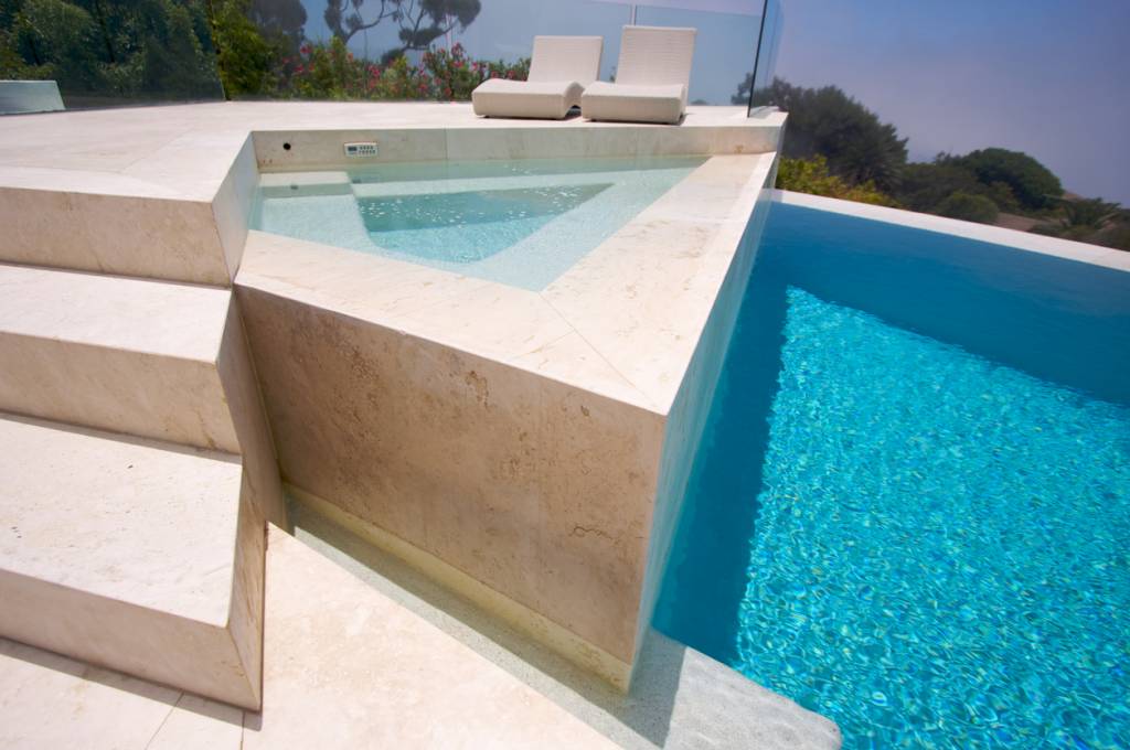 marbre revêtement extérieur piscine terrasse