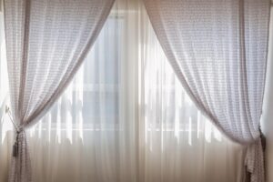 Guide des rideaux : choisissez le tissu idéal pour chaque pièce !