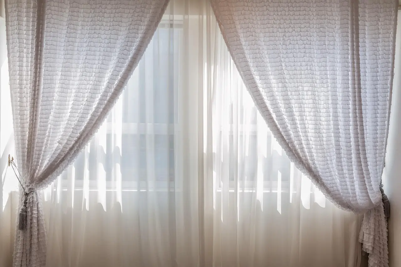 Guide des rideaux : choisissez le tissu idéal pour chaque pièce !