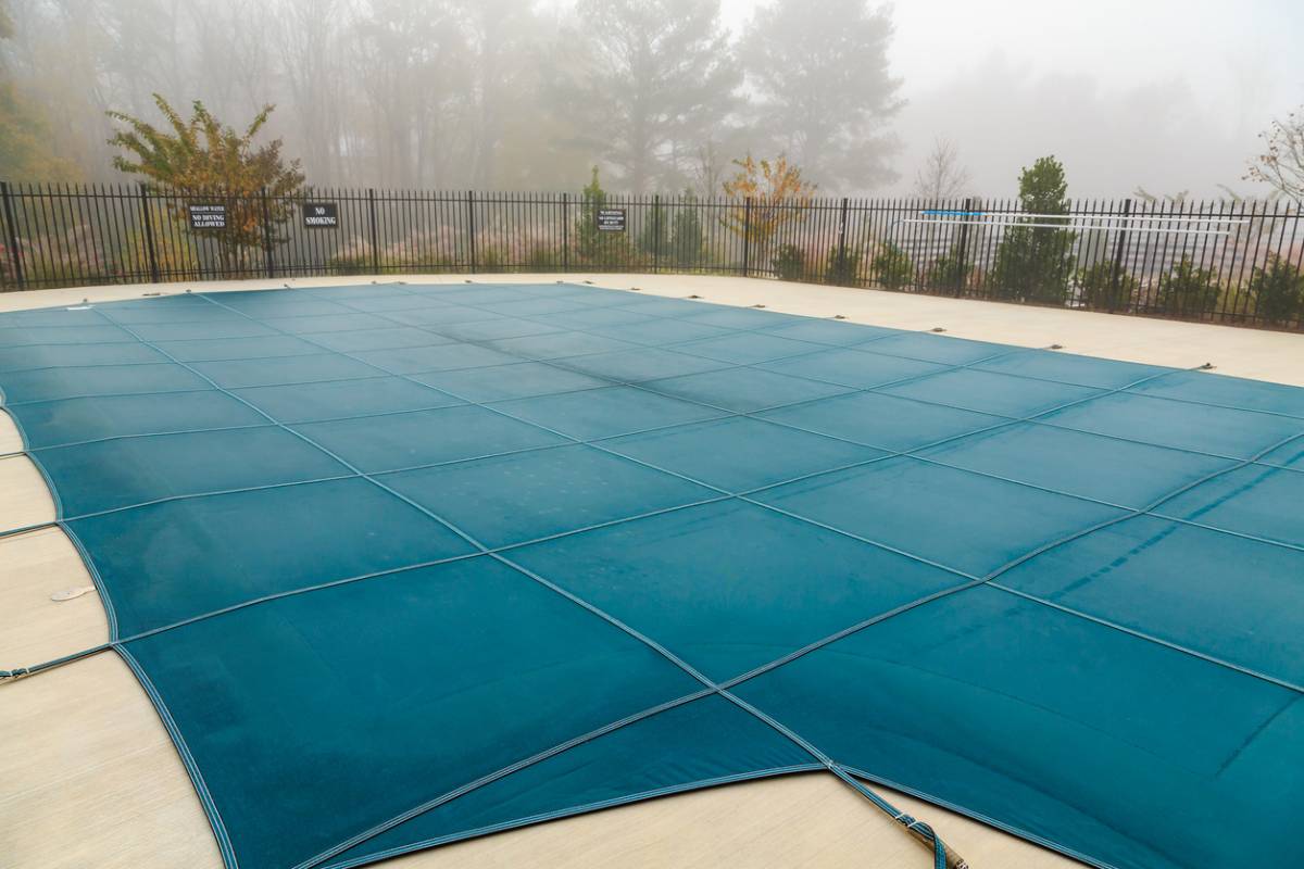 Protégez votre piscine avec une bâche d’hivernage efficace